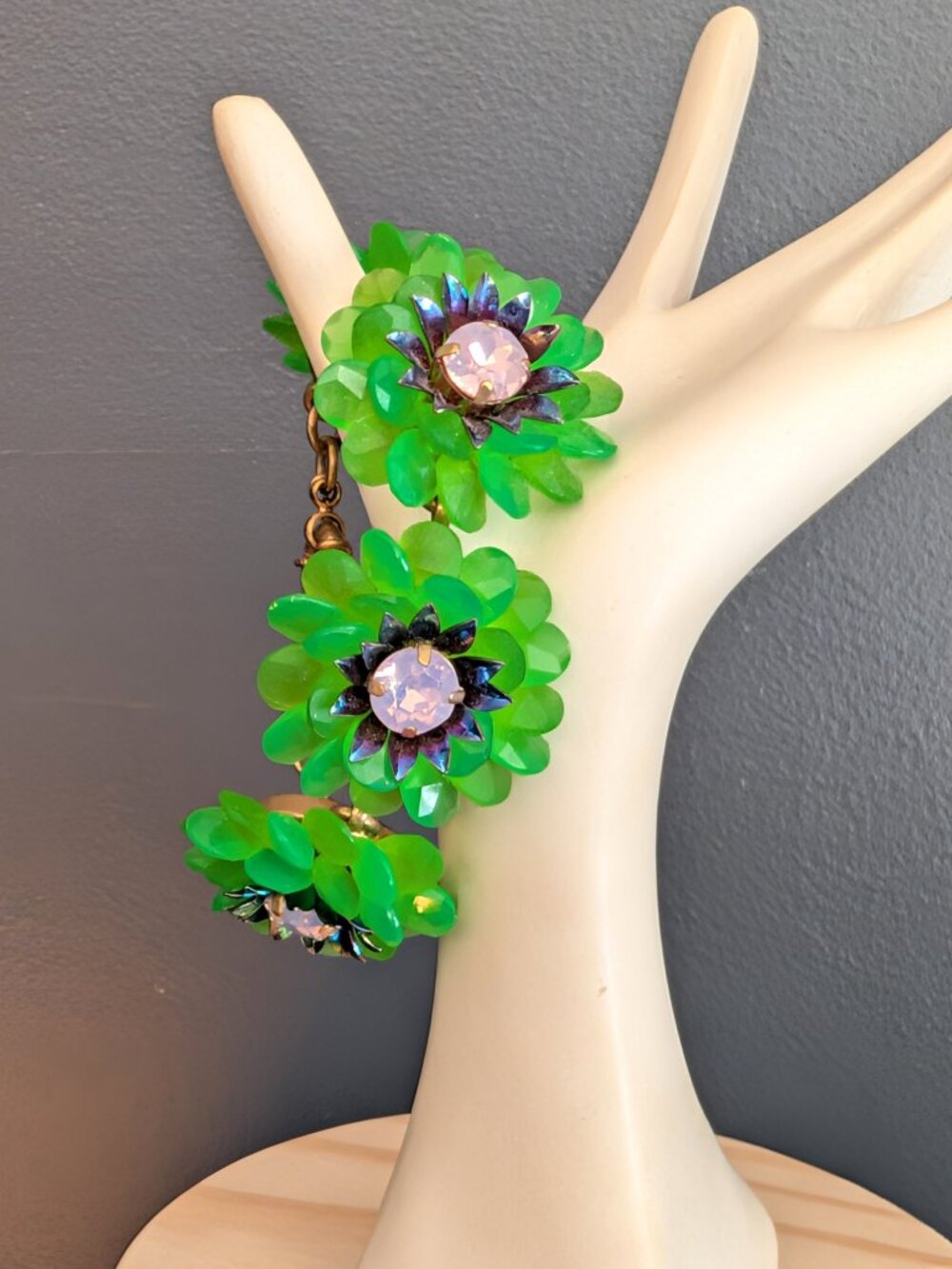 J.Crew bright green resin zinnia flower statement bracelet - Picture 2 of 12